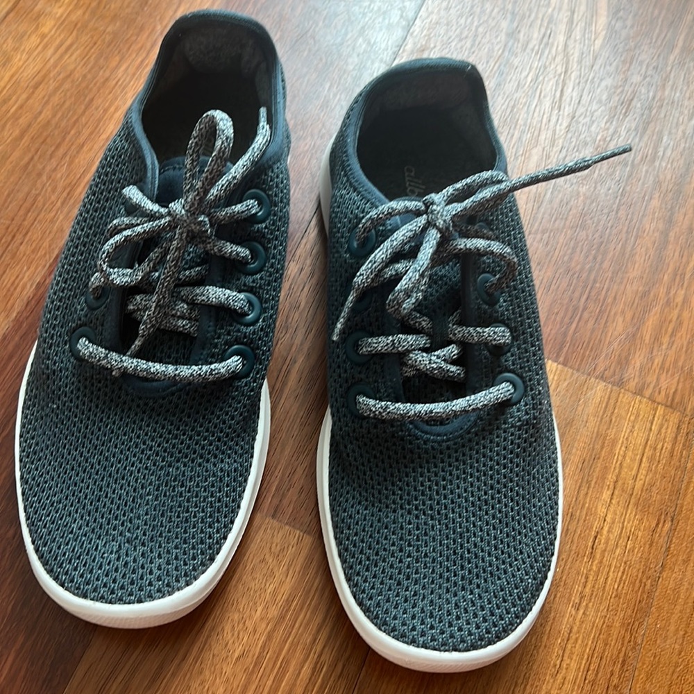 Women’s Size 8 All Birds Tree Runners